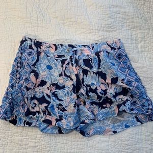 Lilly Pulitzer shorts, stretchy style, EUC, size S